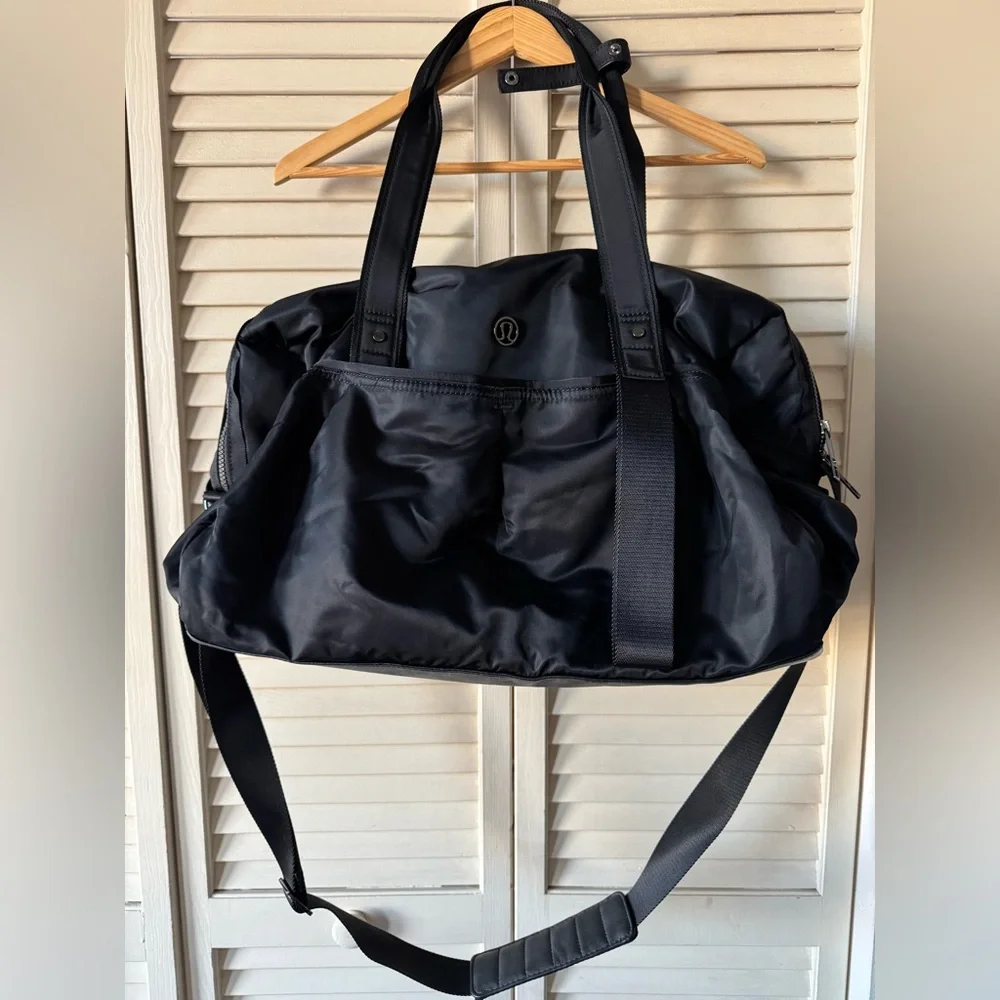 Lululemon all day Duffel Bag - Picture 5 of 16